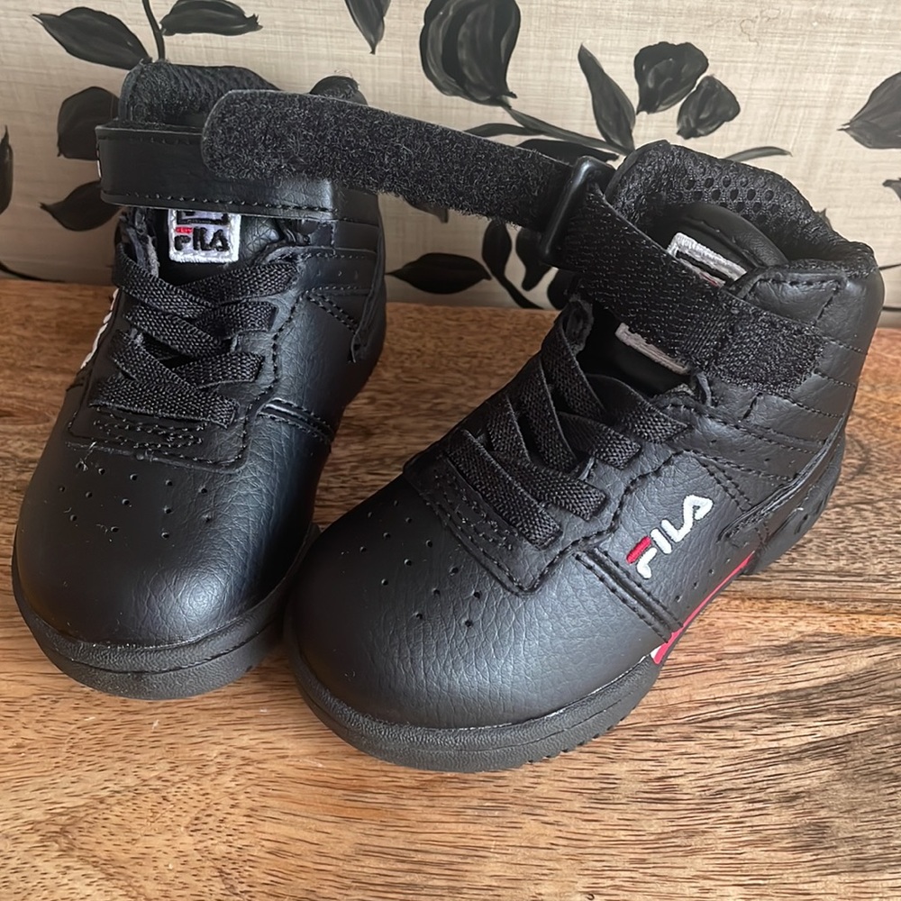 🖤Fila High top runners